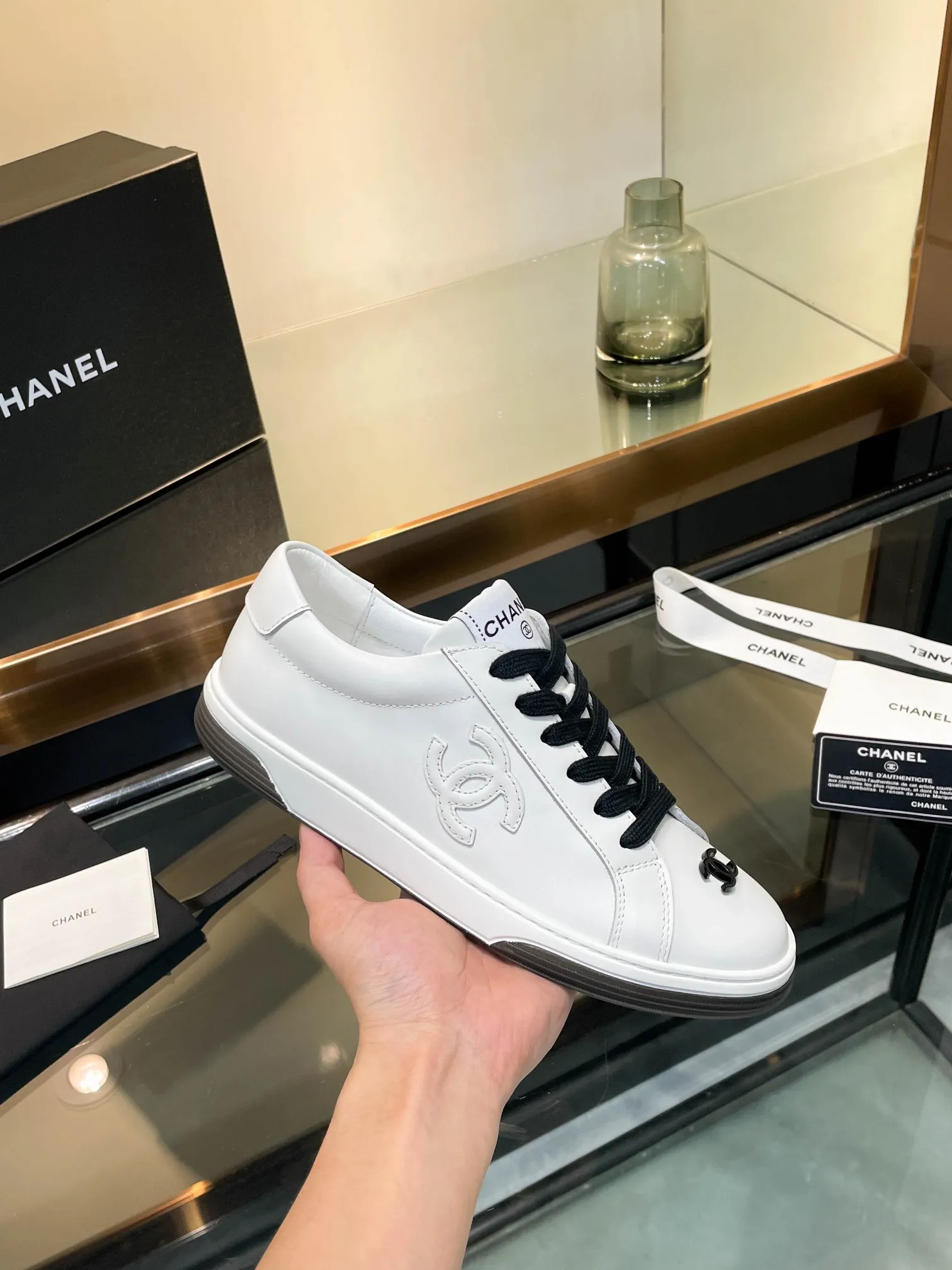 👟👟Ex-factory price 520👟👟Chanel Chanel 25SF latest model full leather panda color white shoes casual sports shoes skateboard shoes original purchase and development production Xiaoxiang C Home Another super popular item in the counter, loved by Internet celebrity bloggers and sisters, and various praises on social platforms. It is very popular, has a high texture, is breathable and super spring and summer. Seeing this issue always arouses the inner desire of girls for fashion. The latest suede material, classic black and white color, full of fashionable feeling on the feet, easy to care for. Fabric: Original customized imported cowhide material. Lining: Customized soft sheepskin lining. Sole: Original molded TPU non-slip outsole. Bottom thickness: 2.5CM. Size: Women's size 35-40 (custom-made sizes 40 are non-refundable)